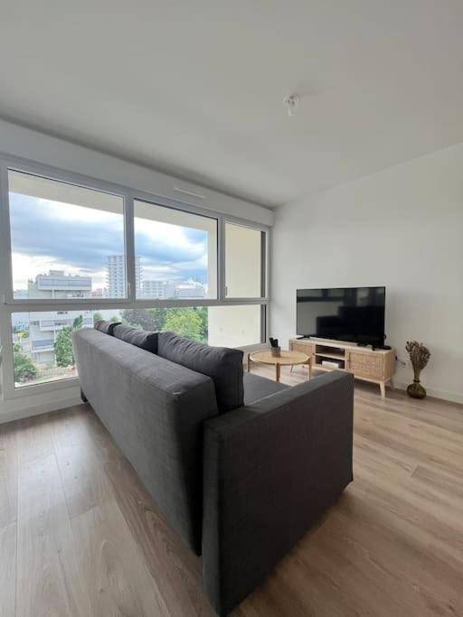 Apartment Superbe Neuf Dans Familiale Aux Portes De Paris Avec Parking *